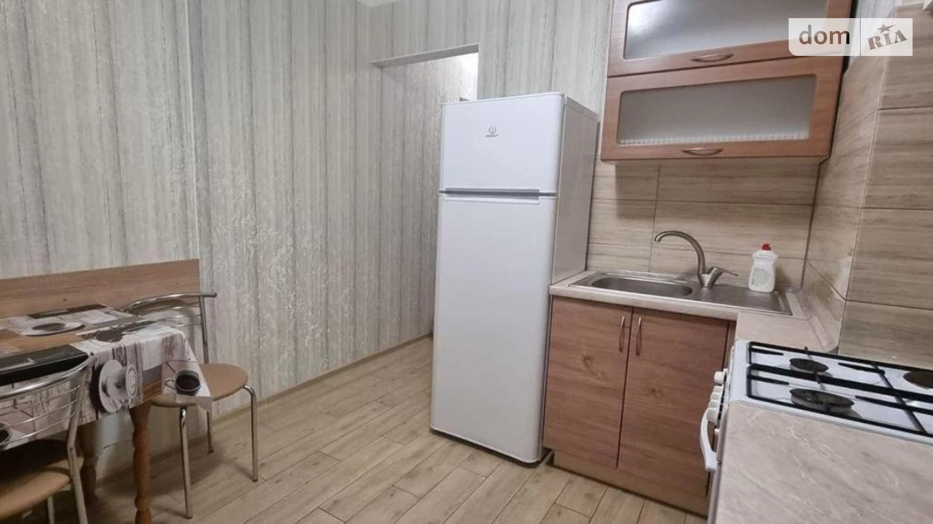 Продается 1-комнатная квартира 37 кв. м в Одессе, мас. Радужный, 2