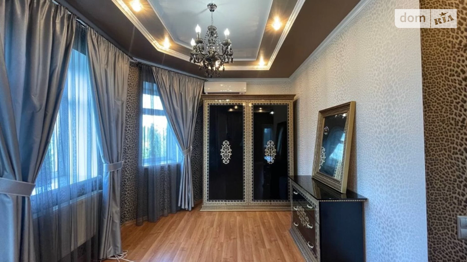 Продается дом на 2 этажа 330 кв. м с мансардой, ул. Некрасова