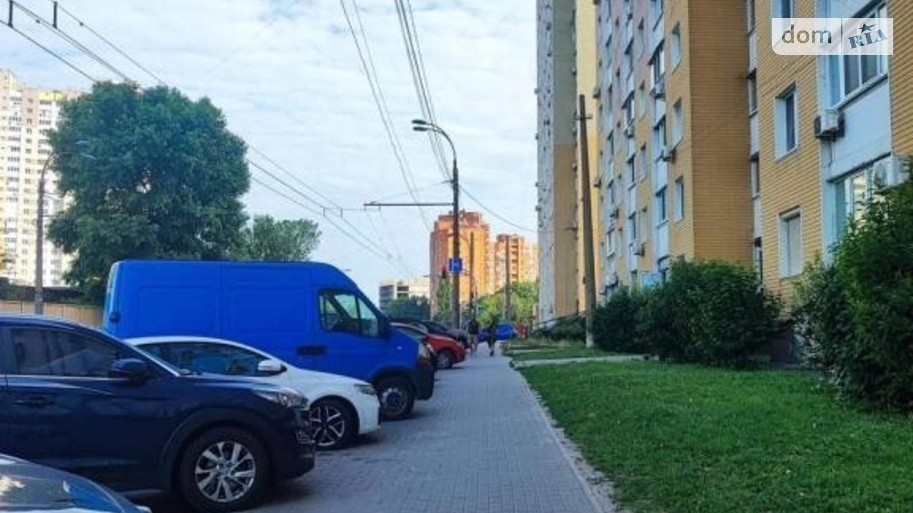 Продається 2-кімнатна квартира 72 кв. м у Києві, просп. Науки, 60А