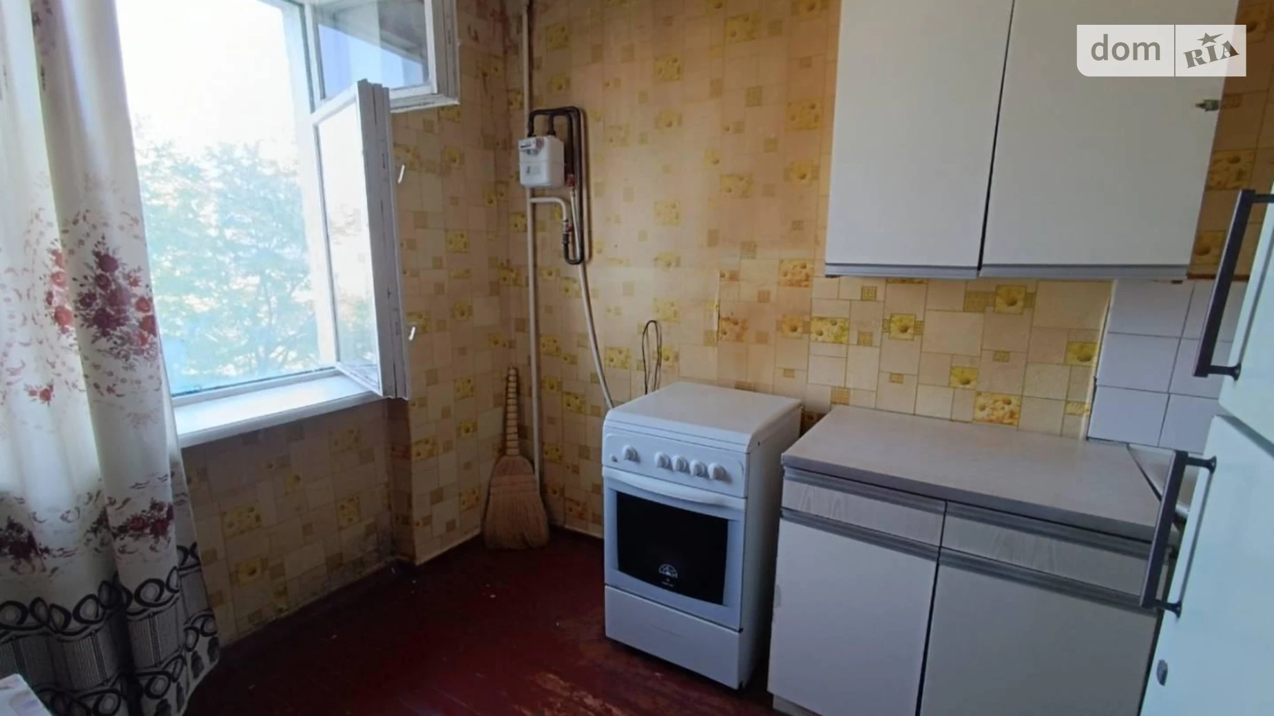 Продается 2-комнатная квартира 49.7 кв. м в Черноморске, ул. Александрийская