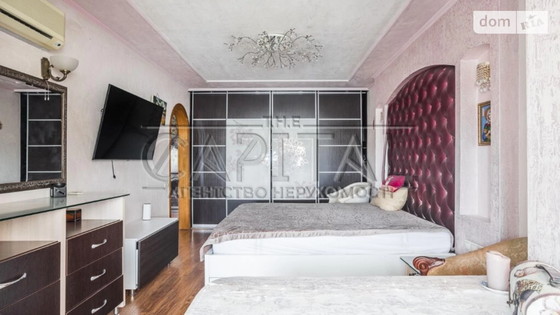 Продается 3-комнатная квартира 76.2 кв. м в Киеве, ул. Приречная, 37