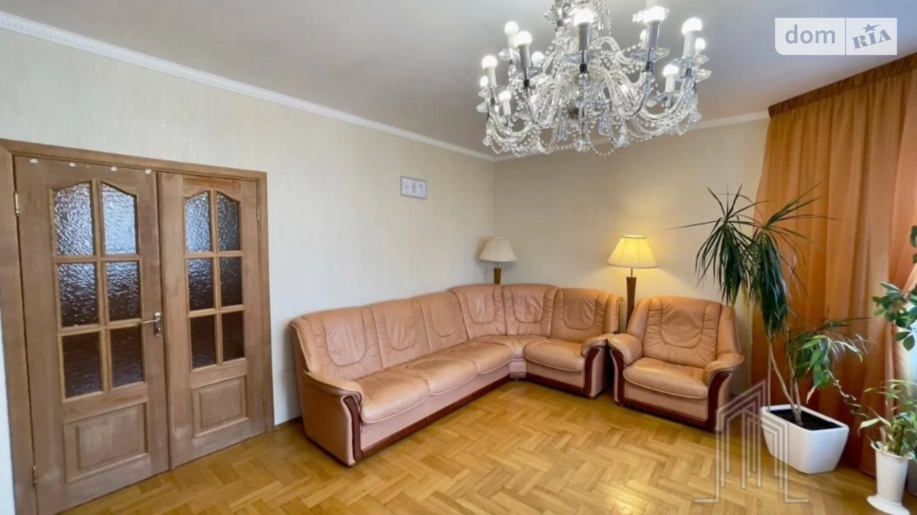 Продается 3-комнатная квартира 109 кв. м в Киеве, ул. Никольско-Слободская, 2Б