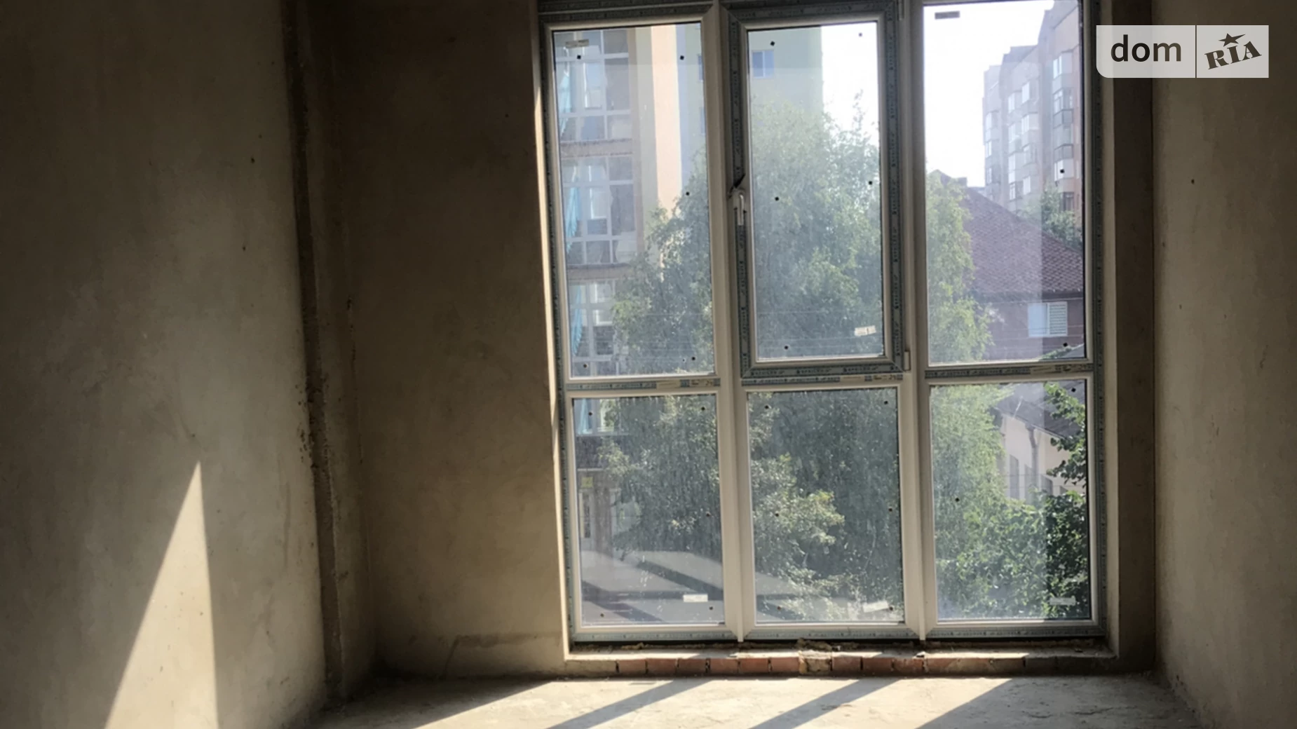 Продается 1-комнатная квартира 45 кв. м в Ровно, ул. 16 июля