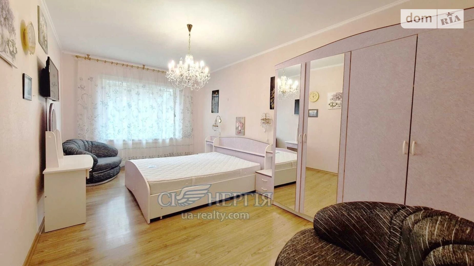 Продается 3-комнатная квартира 93.3 кв. м в Киеве, просп. Гонгадзе Георгия(Советской Украины)