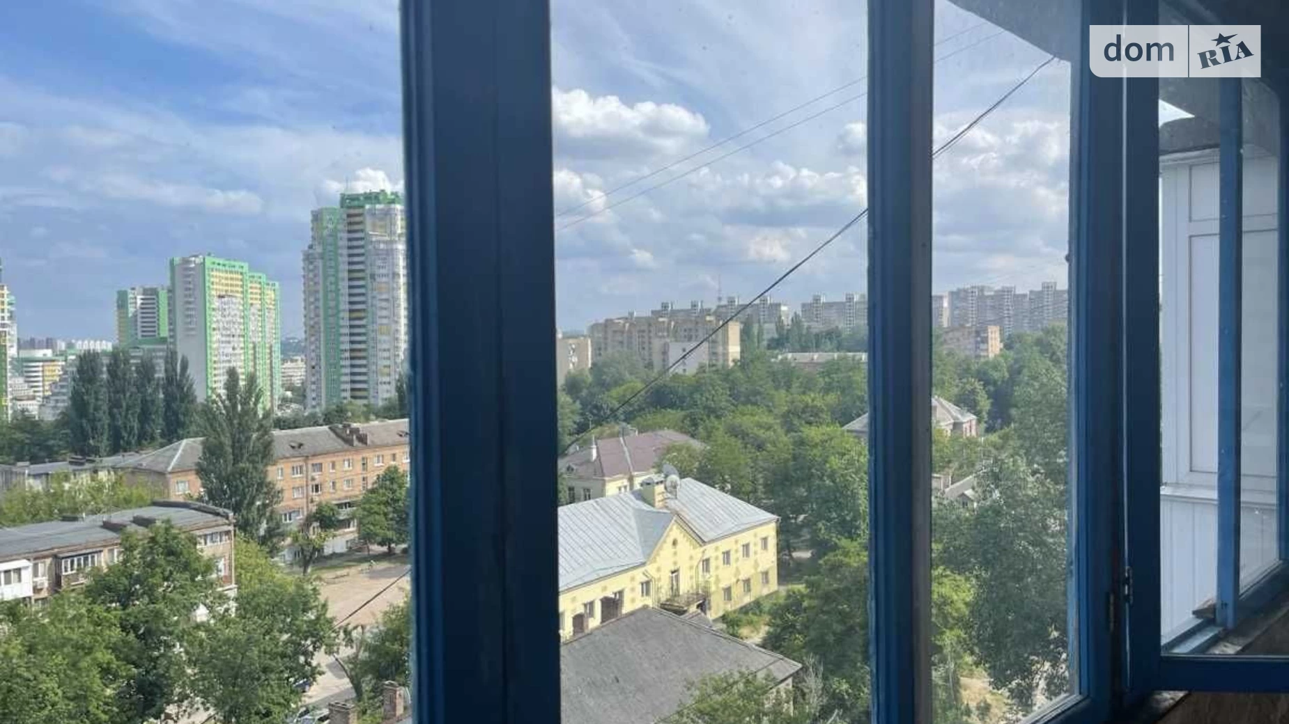 Продается 4-комнатная квартира 80 кв. м в Киеве, ул. Ветряные Горы