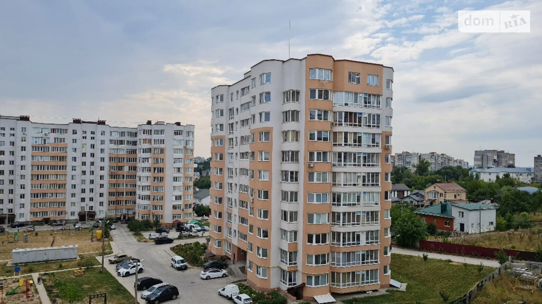 Продается 4-комнатная квартира 125 кв. м в Хмельницком, ул. Строителей