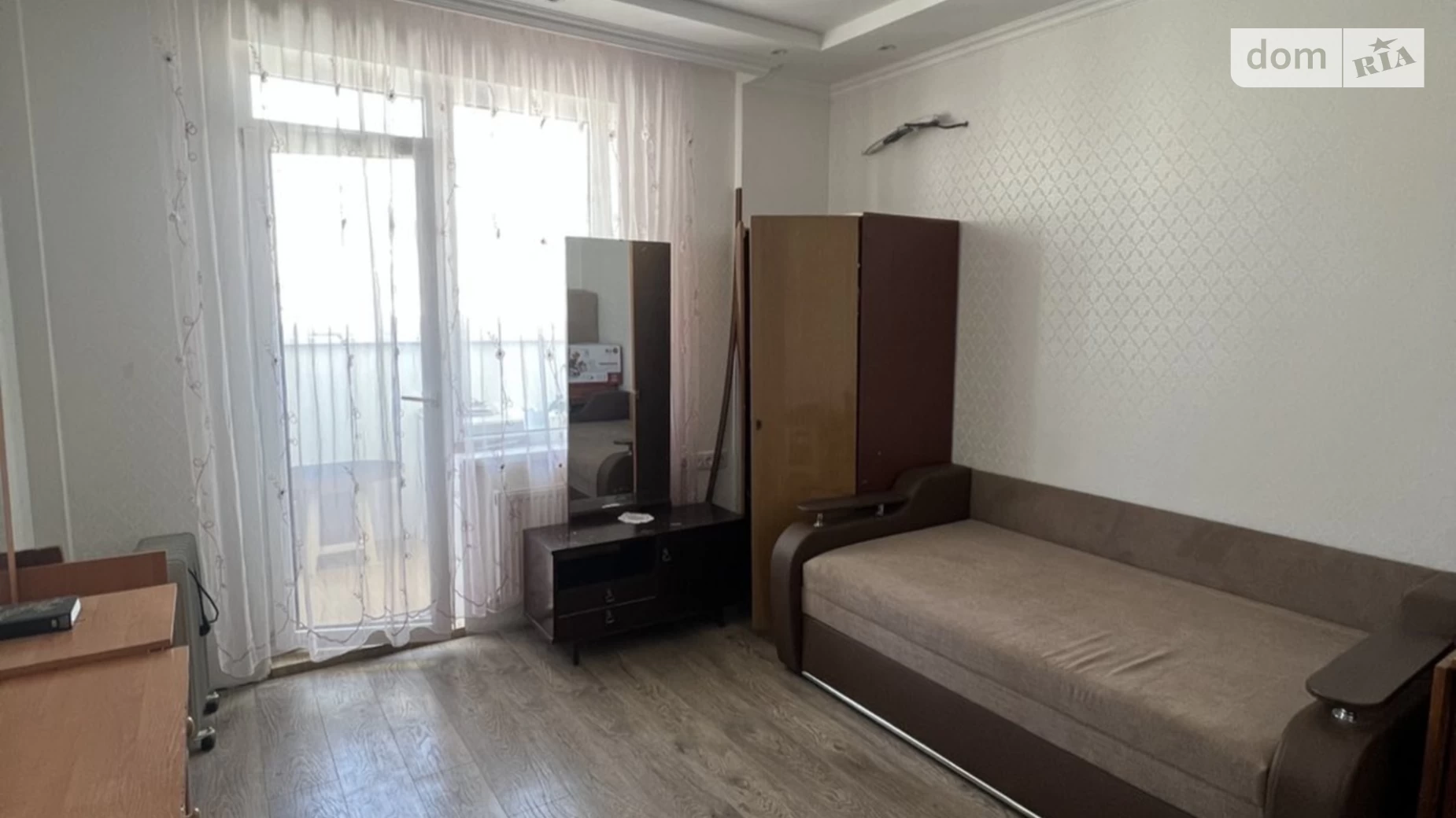 Продается 2-комнатная квартира 56 кв. м в Одессе, мас. Радужный