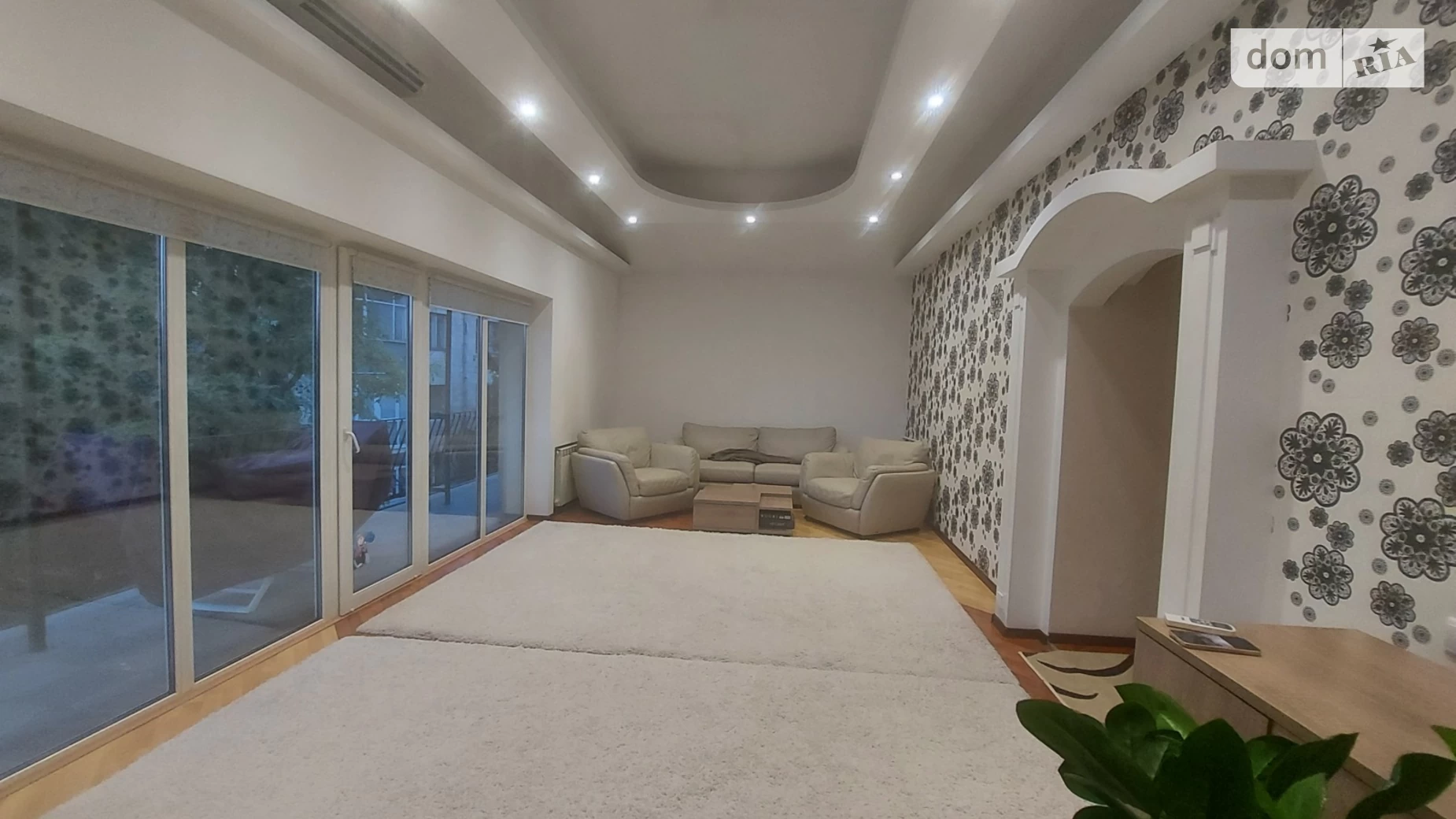 Продается дом на 3 этажа 530 кв. м с бассейном, цена: 350000 $ - фото 3