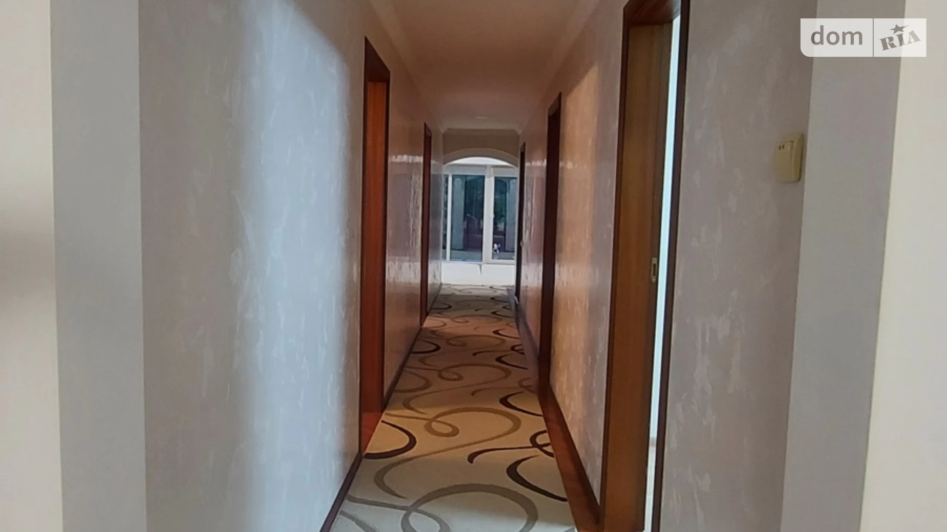 Продается дом на 3 этажа 530 кв. м с бассейном, цена: 350000 $ - фото 4