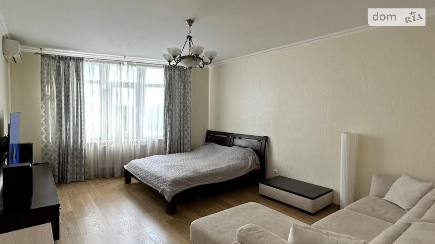 Продается 1-комнатная квартира 57 кв. м в Киеве, ул. Николая Ушакова, 1В