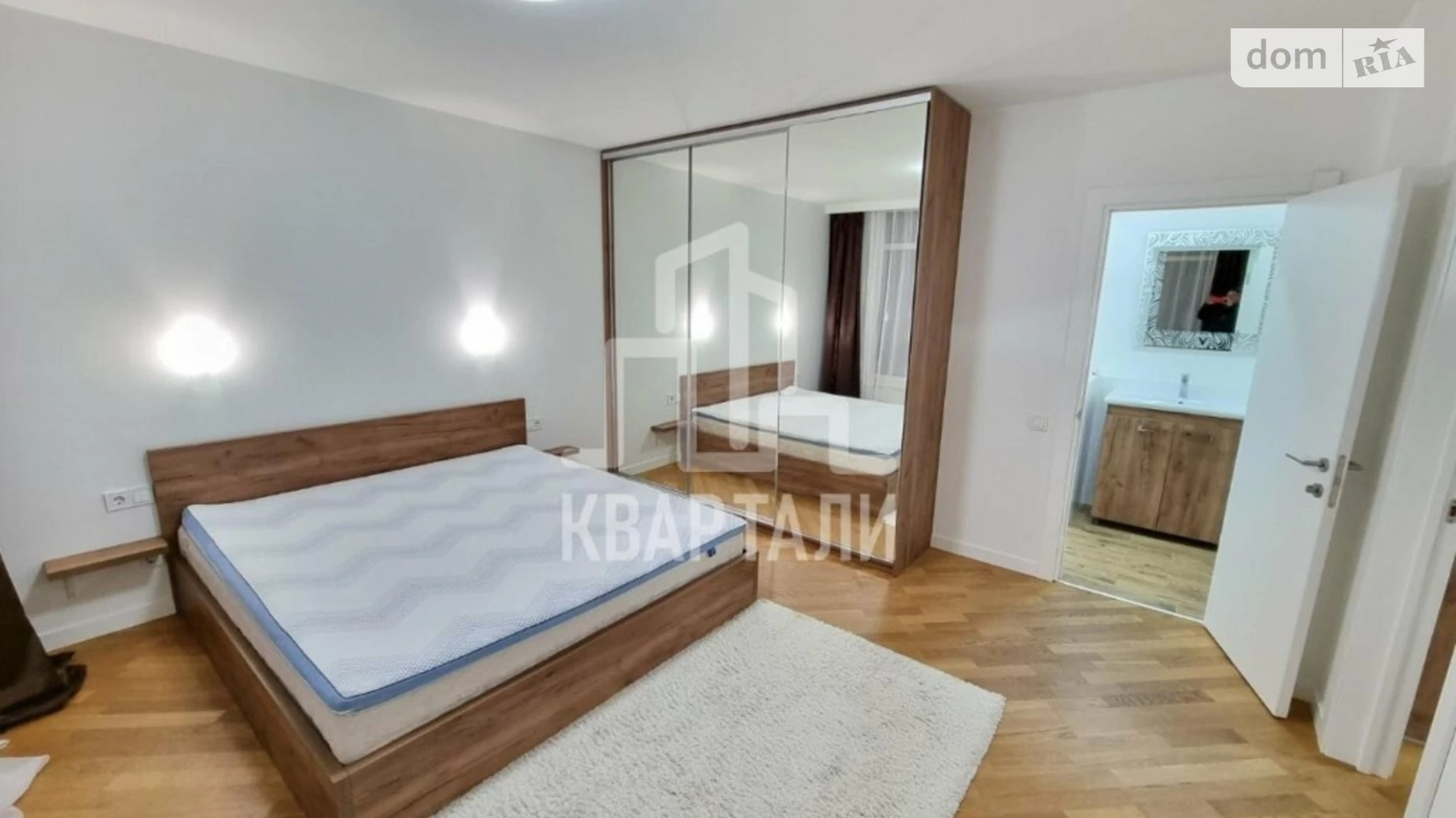 Продается 2-комнатная квартира 65 кв. м в Киеве, ул. Сикорского, 1А