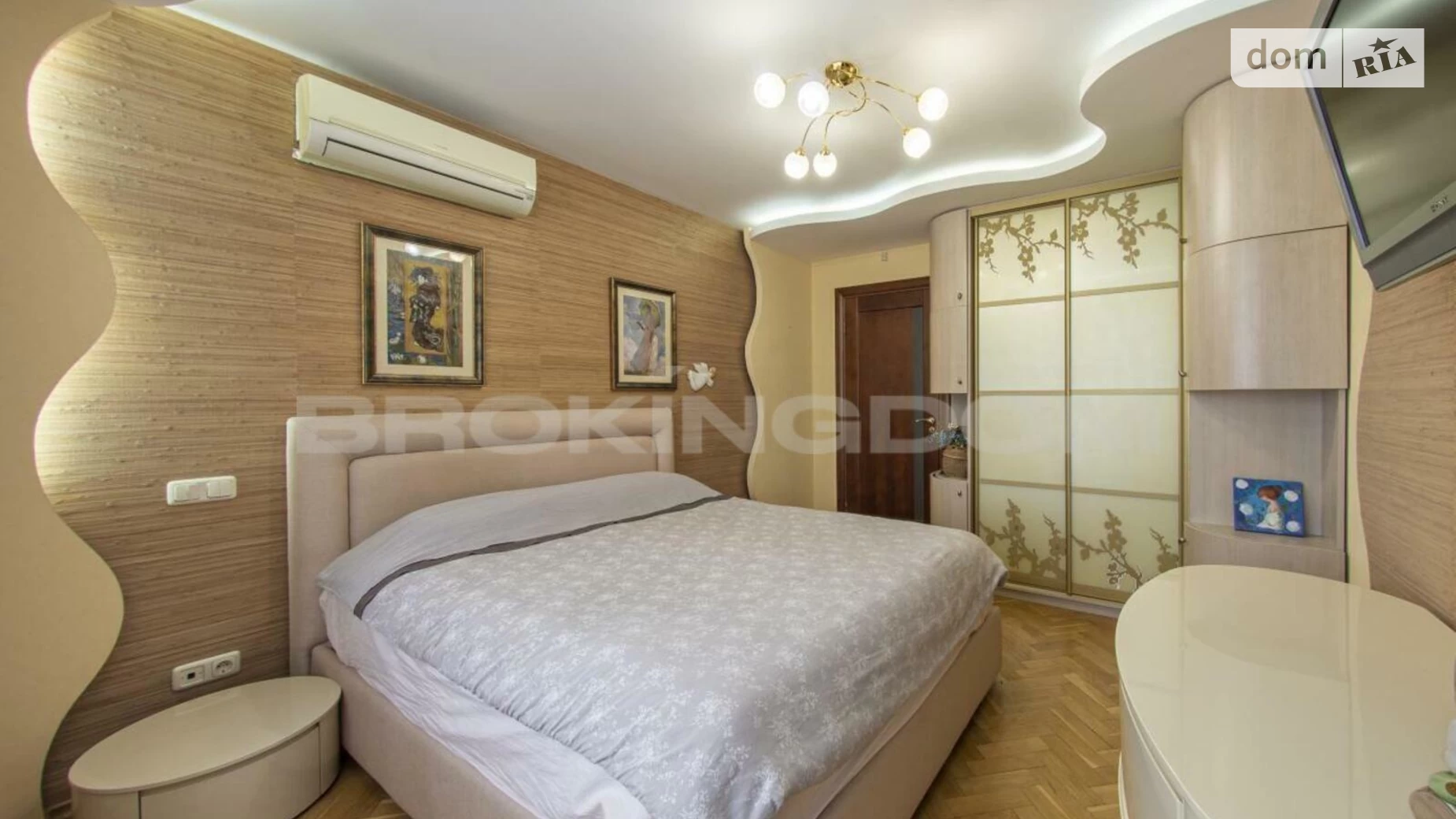 Продается 3-комнатная квартира 78 кв. м в Киеве, ул. Митрополита Андрея Шептицкого