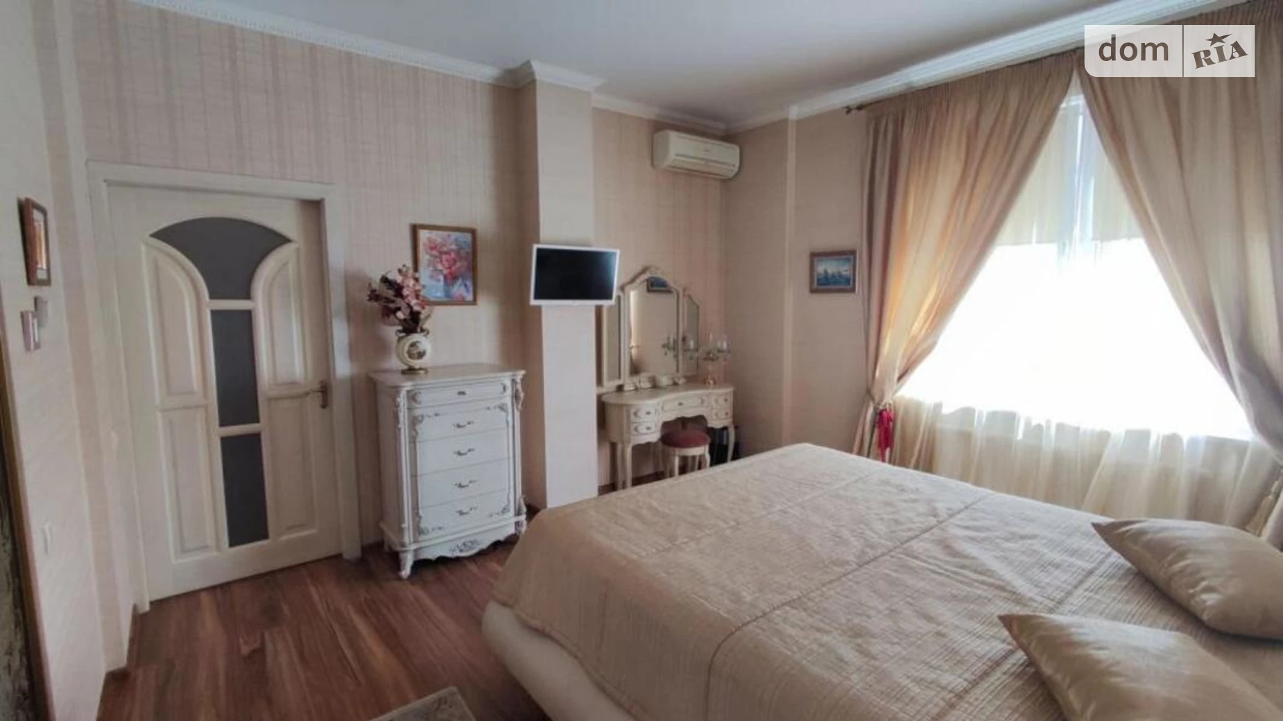 Продается 2-комнатная квартира 86 кв. м в Киеве, ул. Степана Руданского, 3А