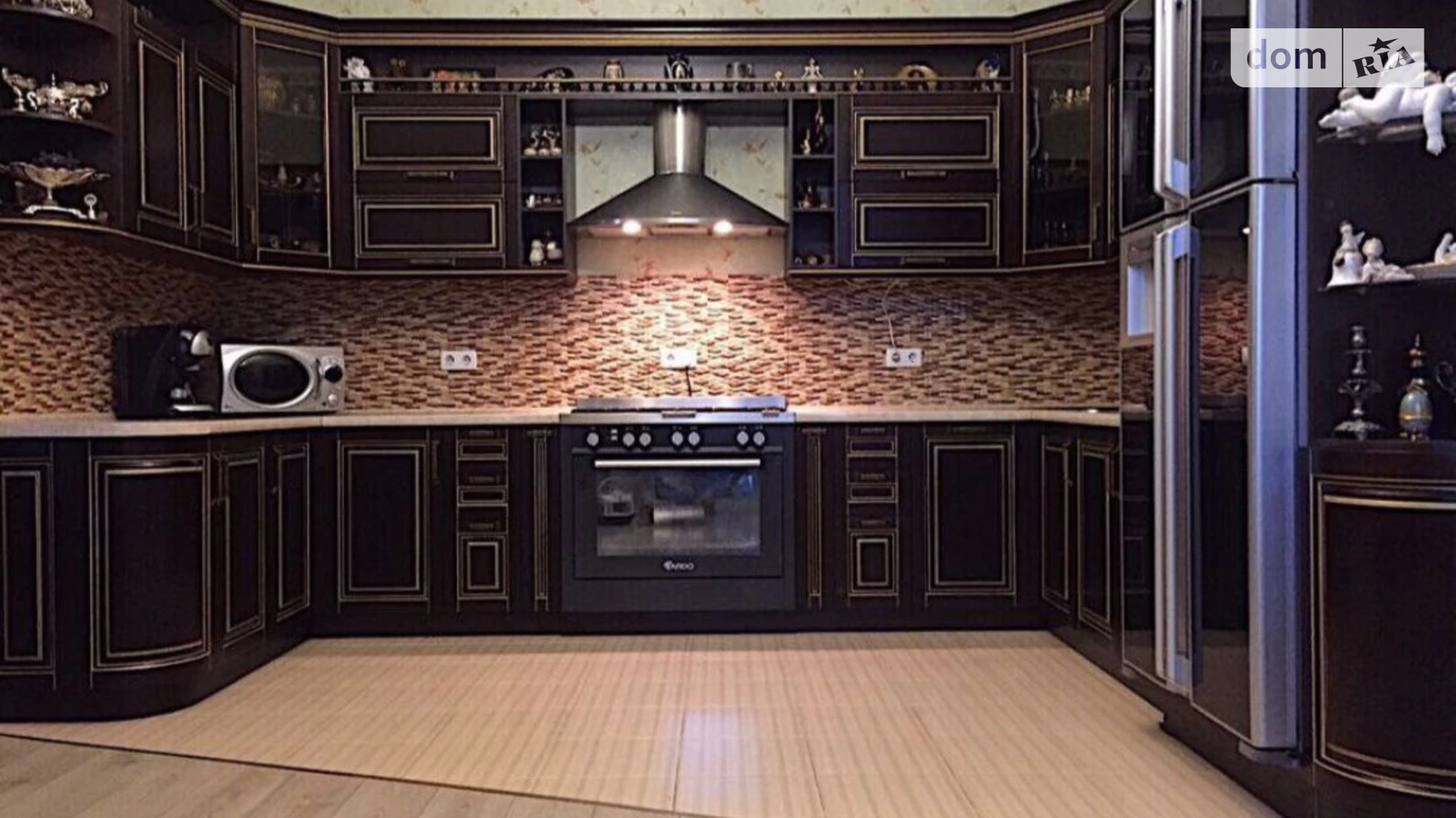Продается дом на 3 этажа 414 кв. м с балконом, цена: 220000 $ - фото 3