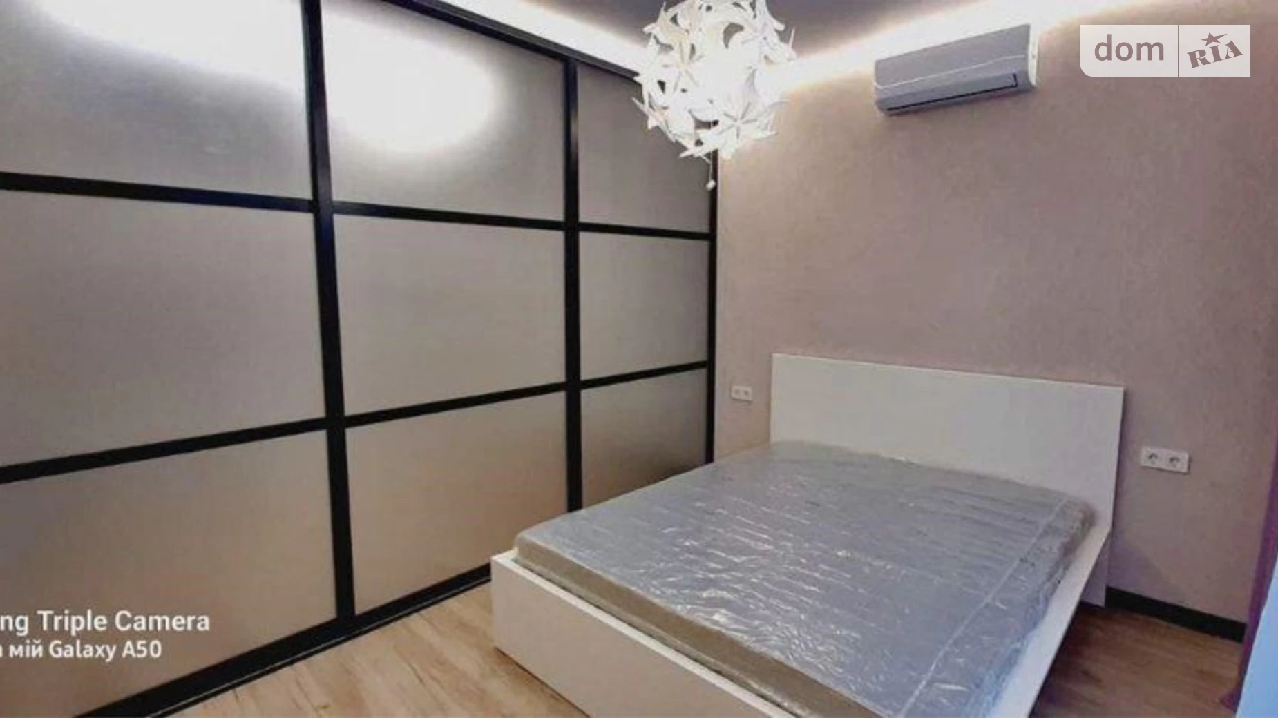 Продается 1-комнатная квартира 41 кв. м в Киеве, ул. Михаила Максимовича, 26Б