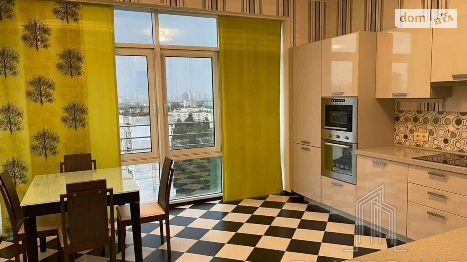 Продается 2-комнатная квартира 118 кв. м в Киеве, ул. Юрия Ильенко, 18Б