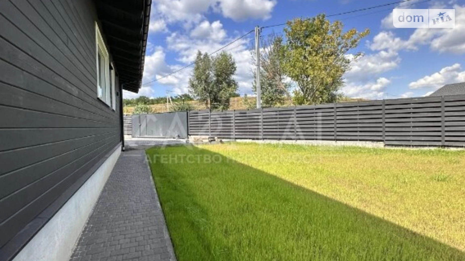 Продается дом на 2 этажа 224 кв. м с камином, цена: 430000 $ - фото 2