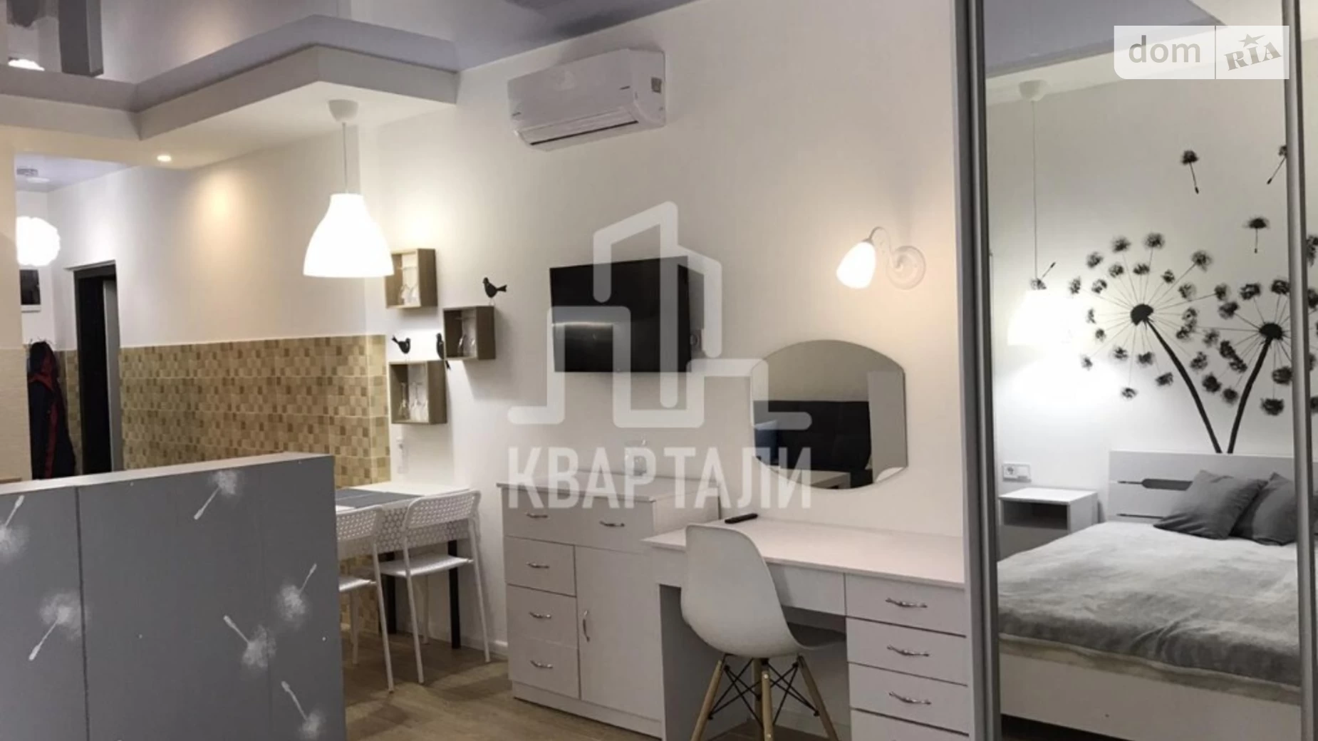 Продается 1-комнатная квартира 32 кв. м в Киеве, ул. Михаила Максимовича, 3Д