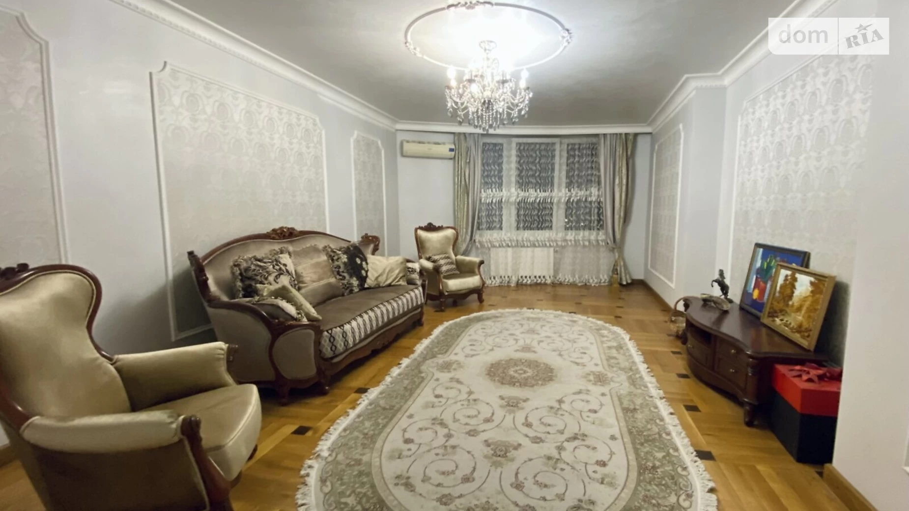 Продается 3-комнатная квартира 116 кв. м в Киеве, просп. Лобановского