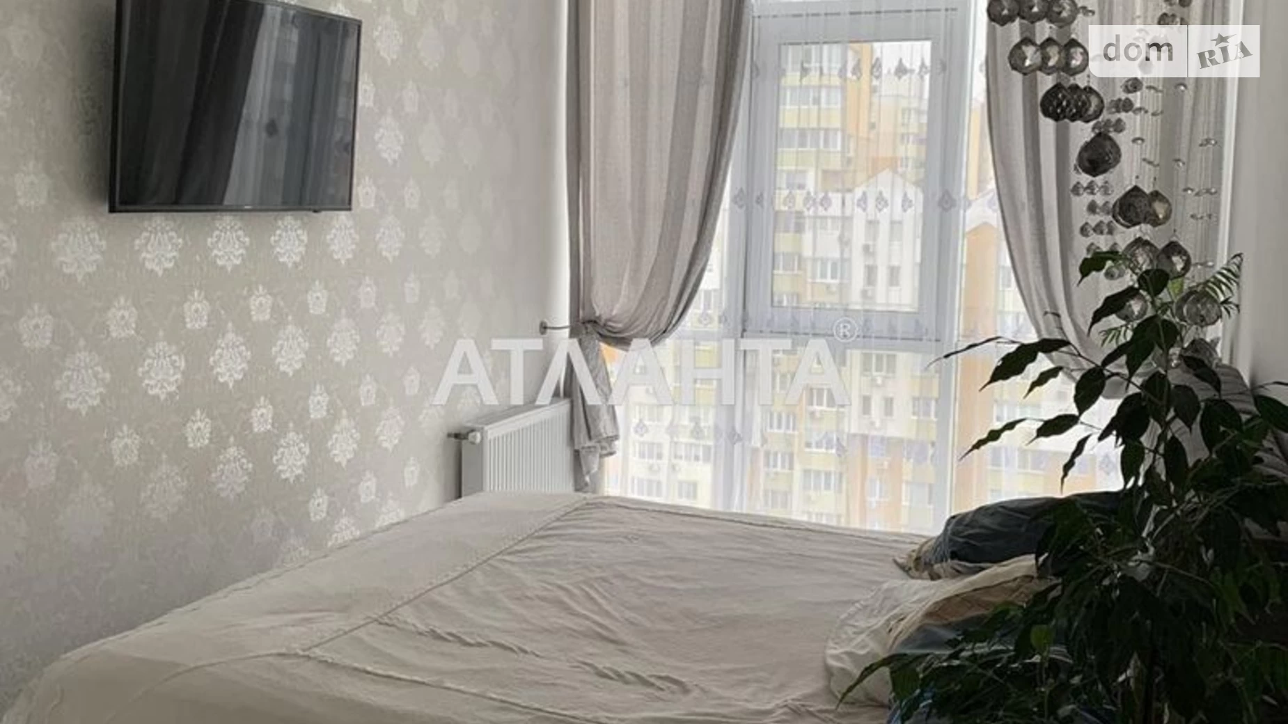 Продается 2-комнатная квартира 57 кв. м в Крыжановке, ул. Академика Сахарова, 3А