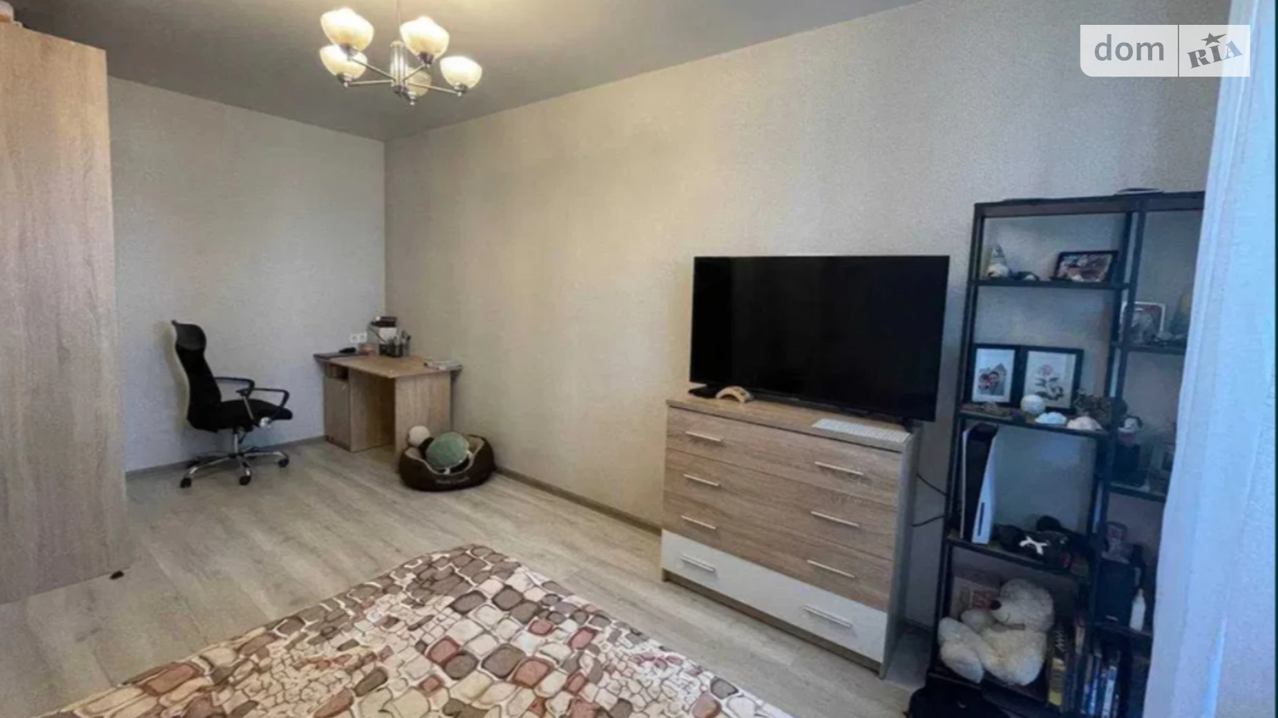 Продается 1-комнатная квартира 42 кв. м в Одессе, ул. Балковская, 137Г