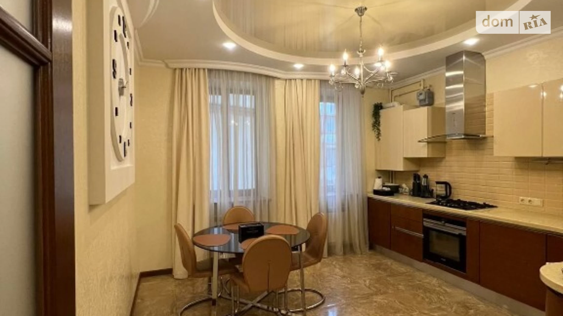Продається 2-кімнатна квартира 106 кв. м у Одесі, вул. Жуковського