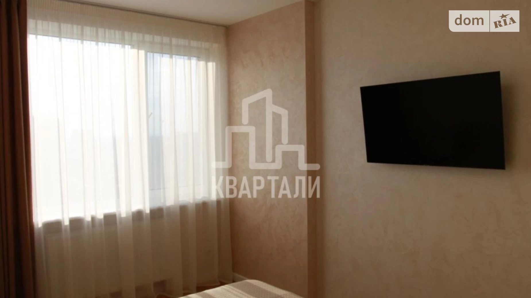 Продається 3-кімнатна квартира 81 кв. м у Києві, просп. Правди, 41А