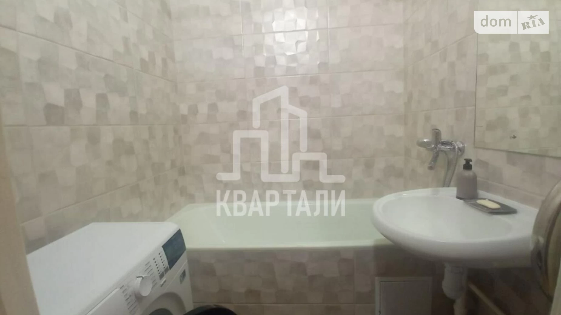 Продается 2-комнатная квартира 69 кв. м в Киеве, ул. Козацкая, 97