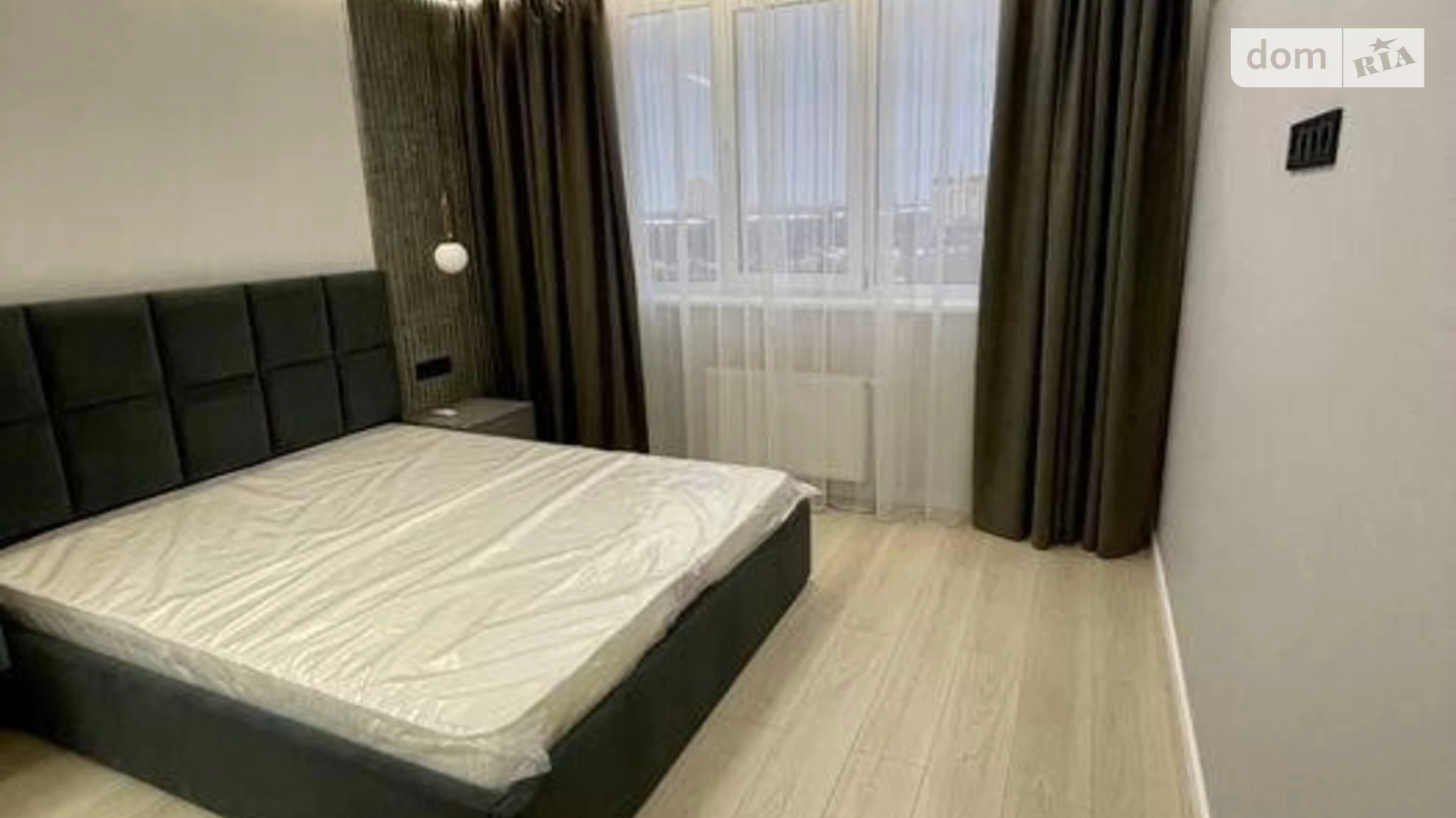 Продается 1-комнатная квартира 54 кв. м в Киеве, ул. Михаила Максимовича, 32В