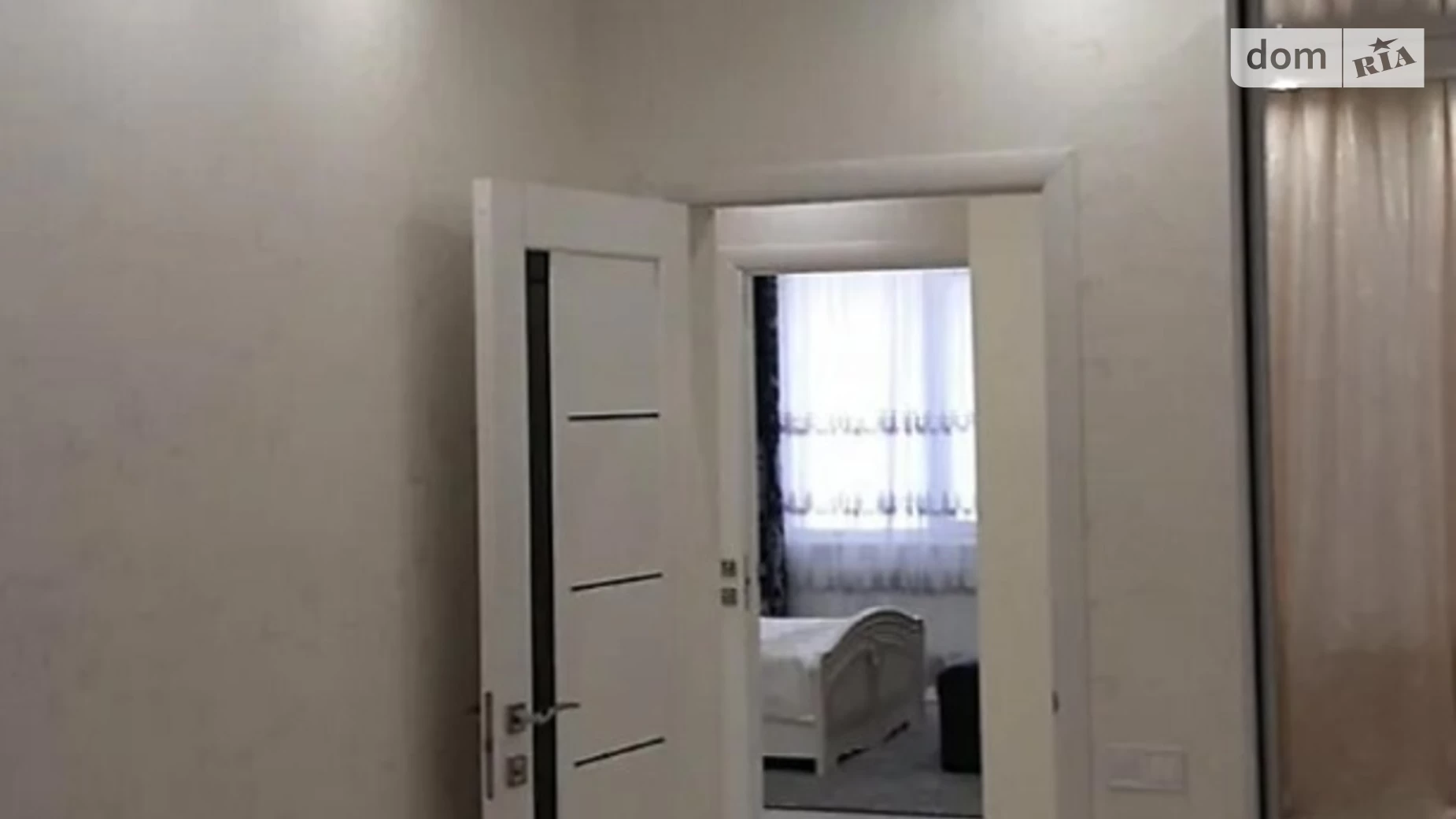 Продается 2-комнатная квартира 72 кв. м в Одессе, мас. Радужный, 23