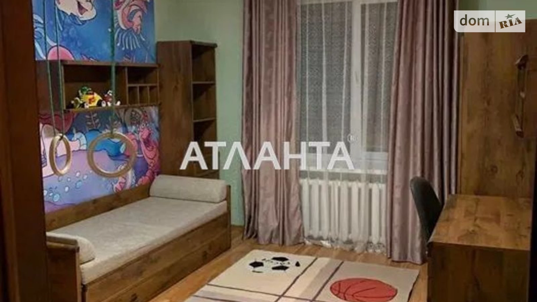 Продається 3-кімнатна квартира 90 кв. м у Одесі, вул. Тополина