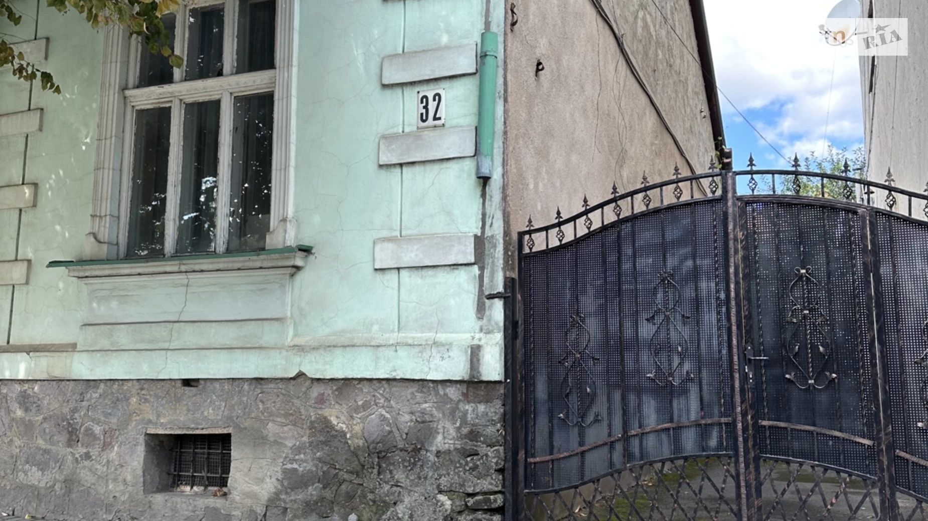 Продается 4-комнатная квартира 90 кв. м в Мукачеве, ул. Ярослава Мудрого, 32