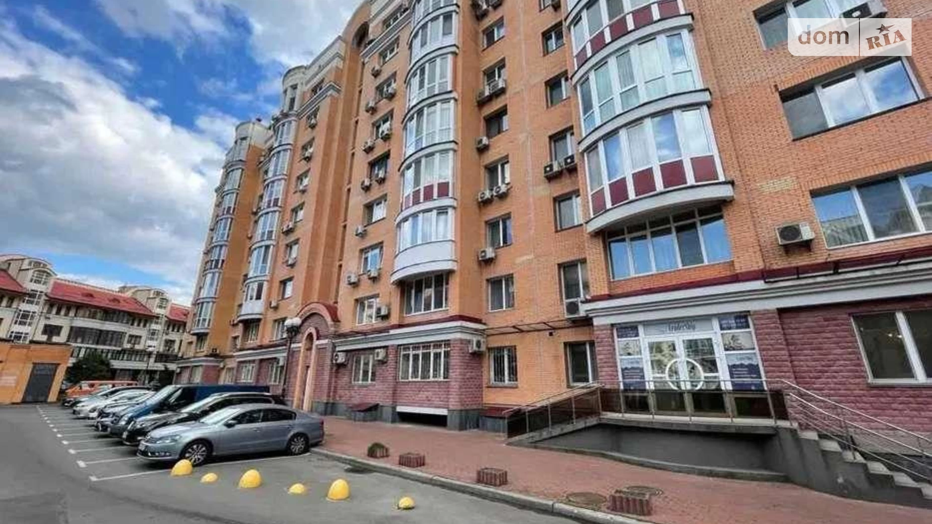 Продается 3-комнатная квартира 122 кв. м в Киеве, просп. Владимира Ивасюка, 4