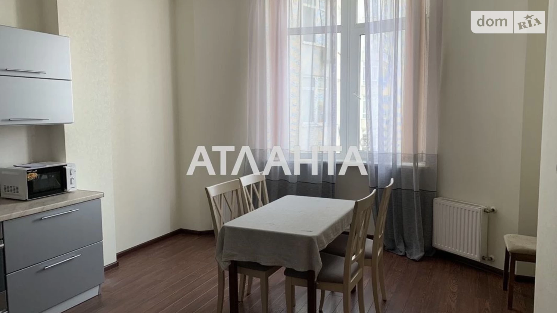Продается 2-комнатная квартира 78 кв. м в Одессе, бул. Французский, 221