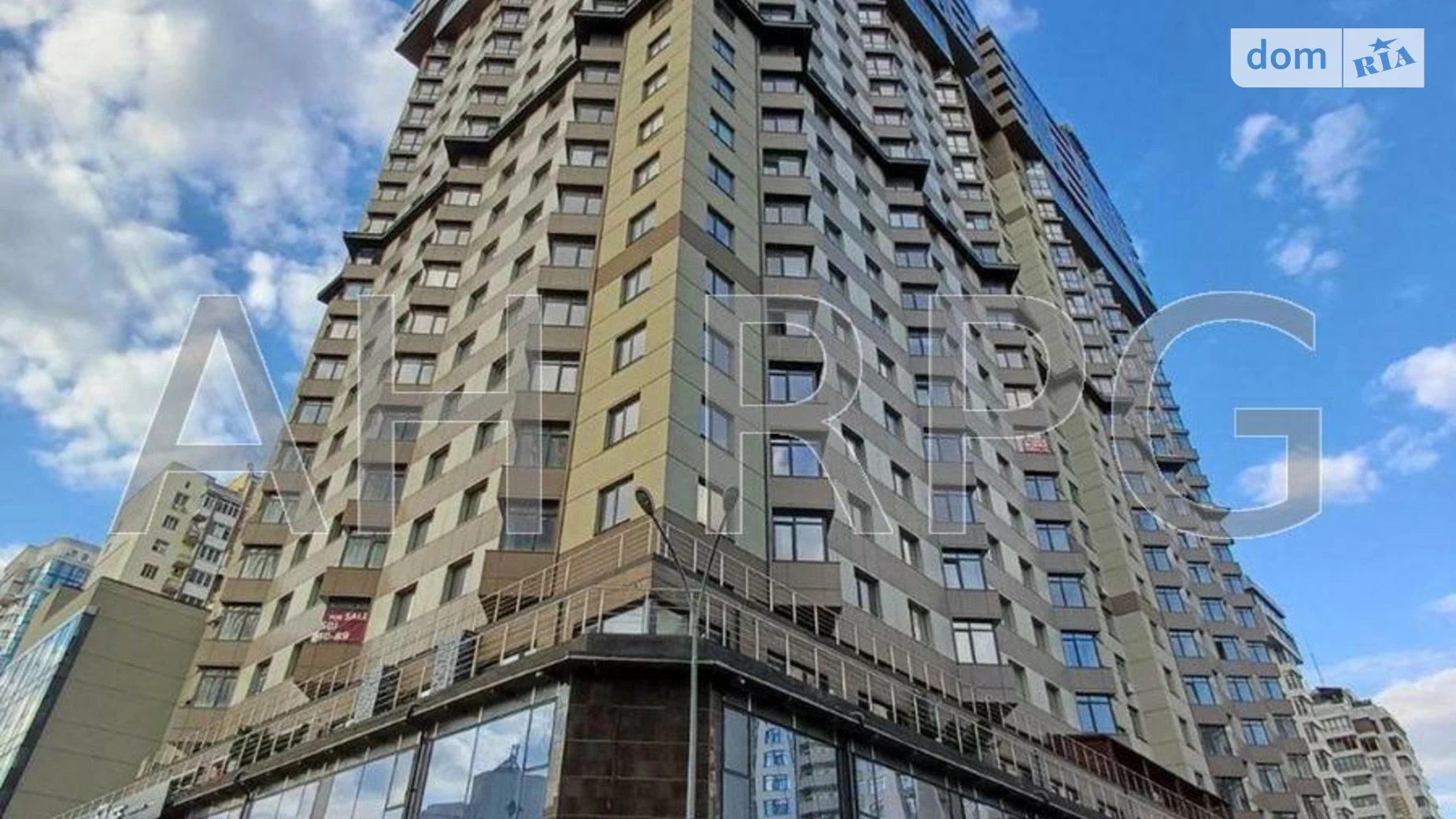 Продается 3-комнатная квартира 136 кв. м в Киеве, ул. Андрея Верхогляда(Драгомирова)