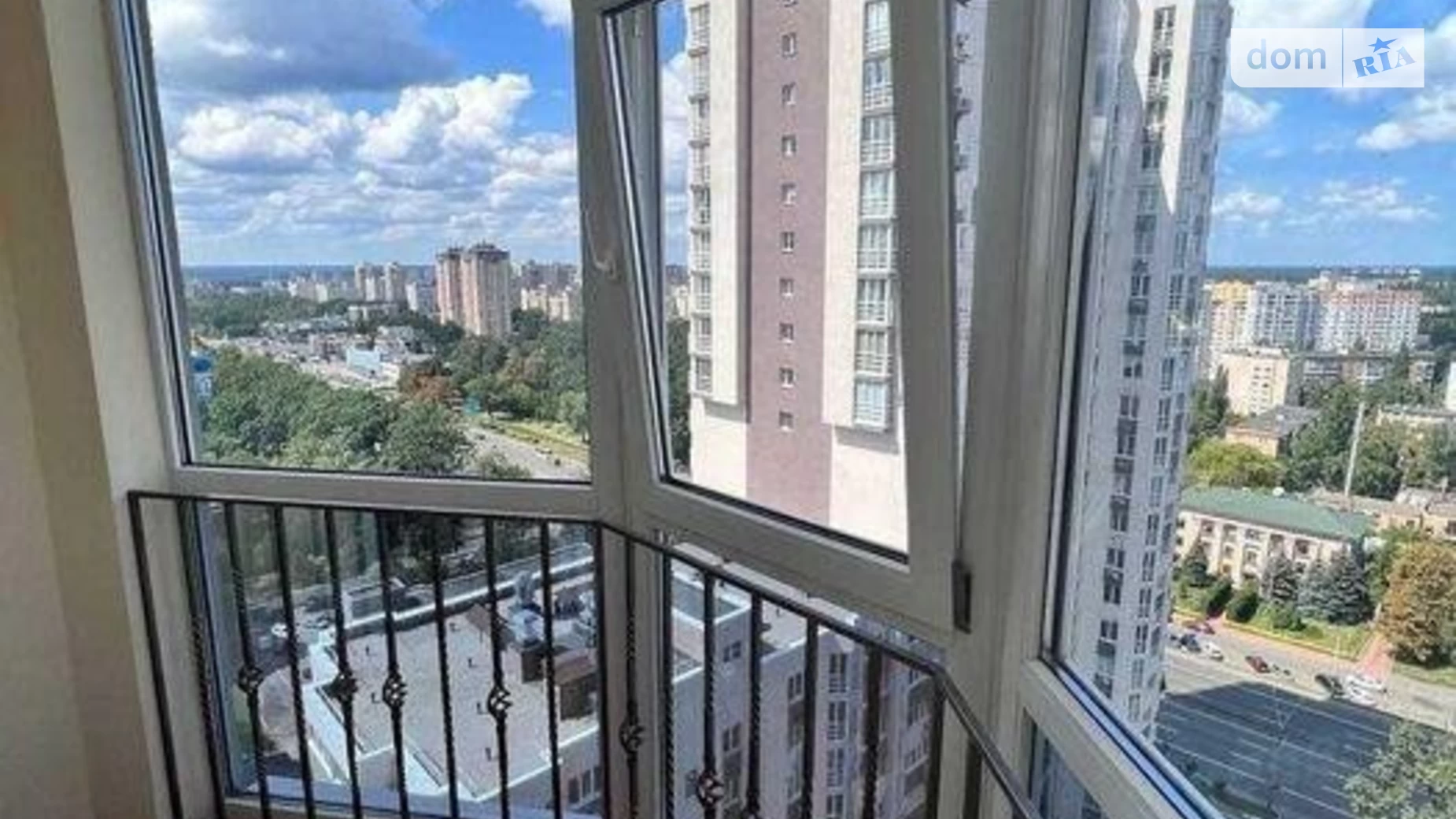 Продается 3-комнатная квартира 122 кв. м в Киеве, пл. Львовская, 22А