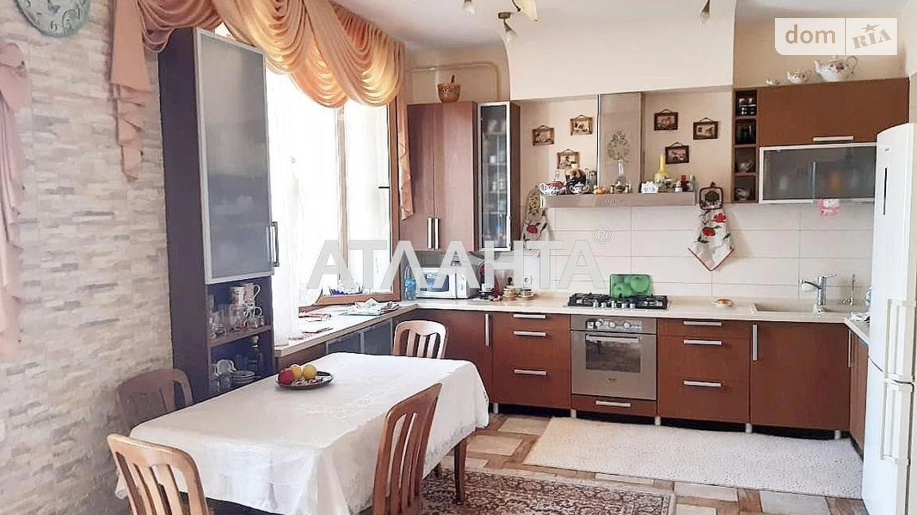 Продается 3-комнатная квартира 232 кв. м в Одессе, ул. Маршала Говорова