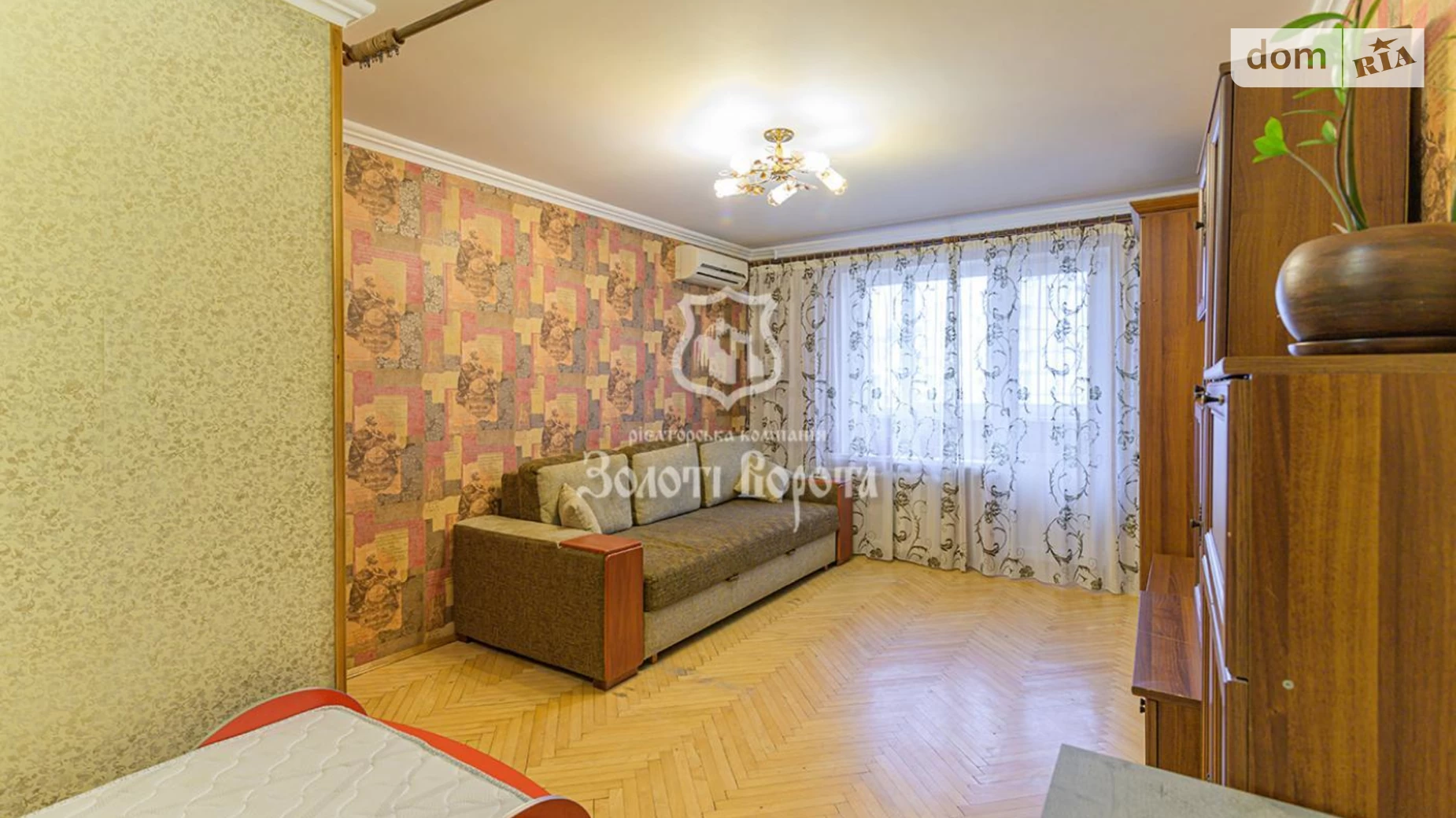 Продается 1-комнатная квартира 40 кв. м в Киеве, ул. Каменская, 120