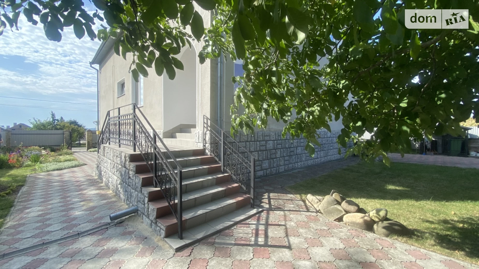 Продається будинок 2 поверховий 320 кв. м з садом, вул. Гайова