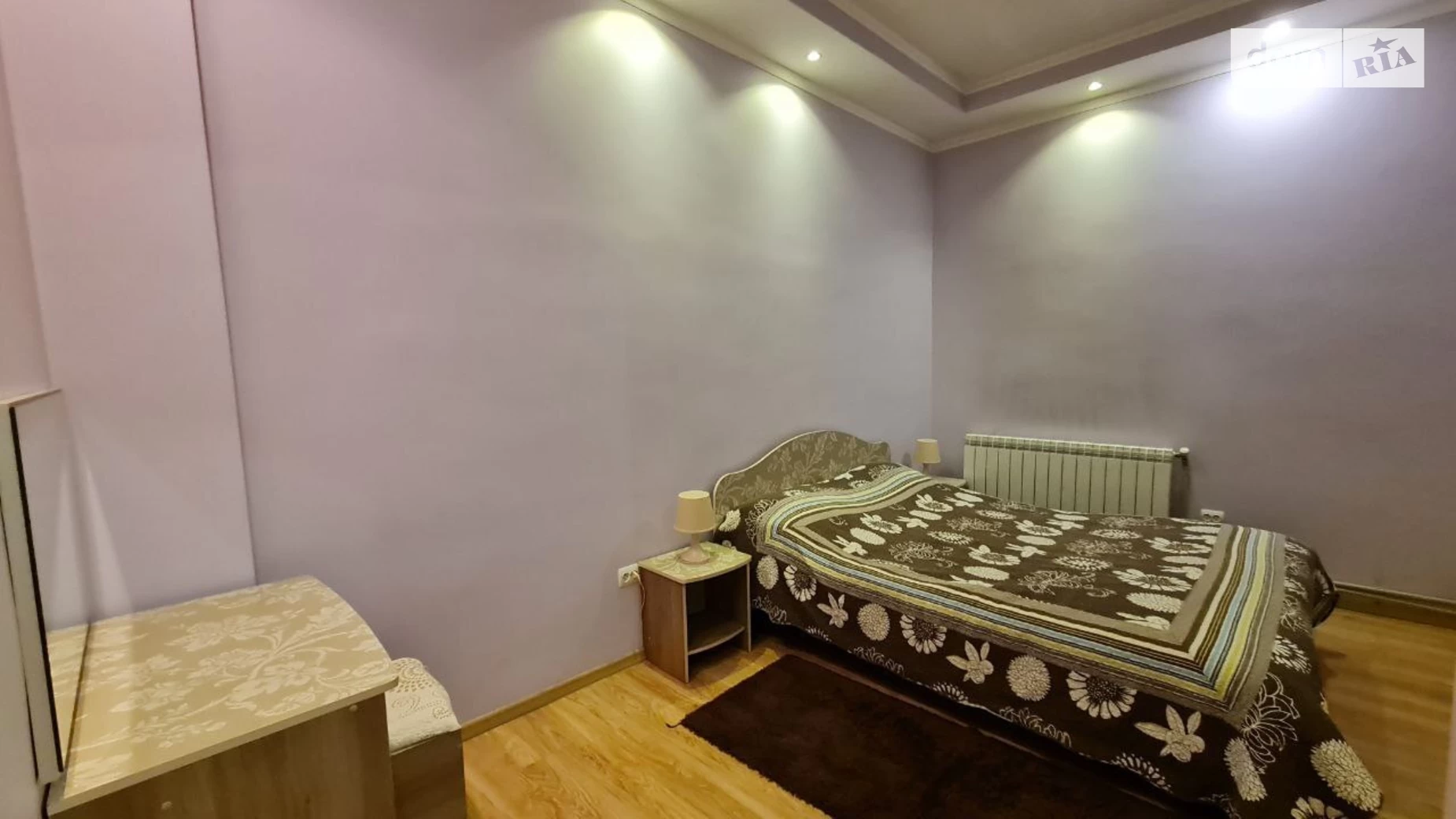 Продается 1-комнатная квартира 46 кв. м в Ивано-Франковске, ул. Курбаса Леся