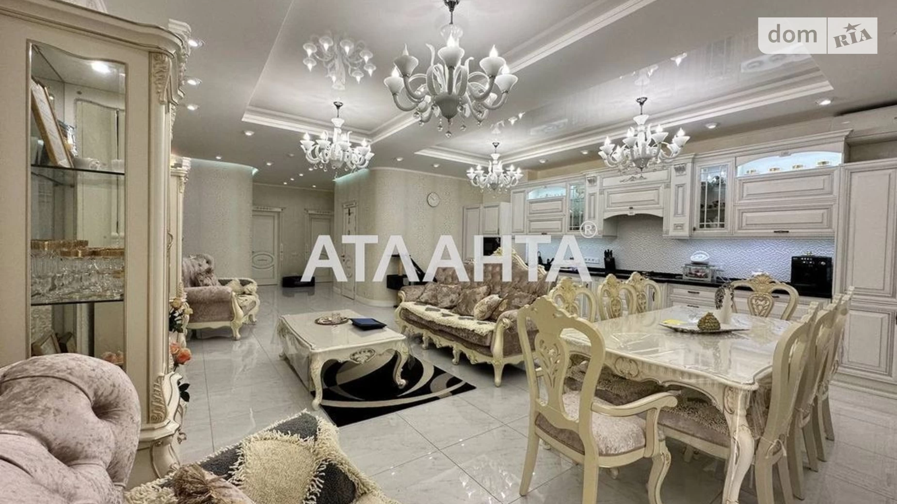Продається 2-кімнатна квартира 115 кв. м у Одесі, плато Гагарінське, 5Б