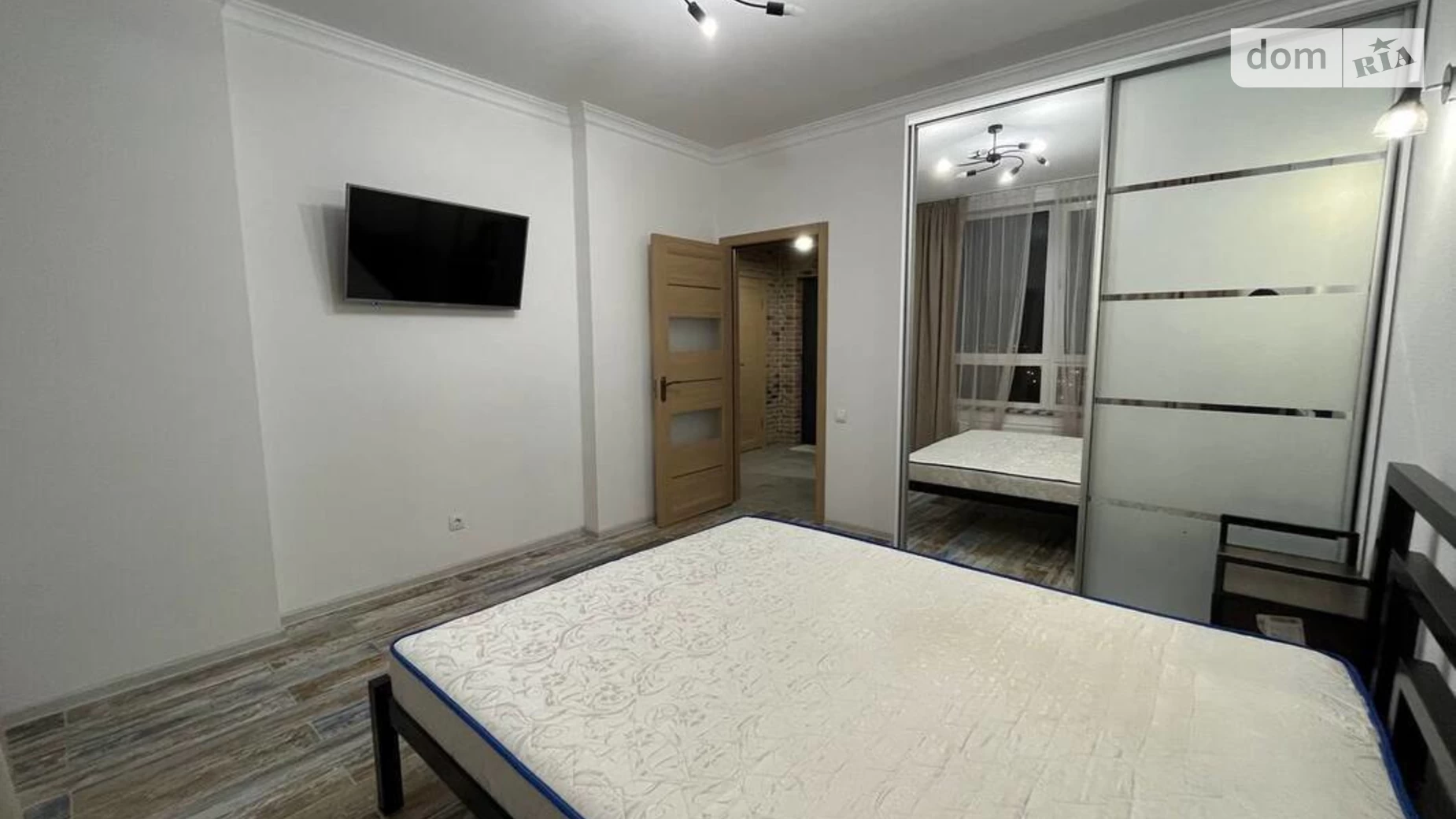 Продается 1-комнатная квартира 36 кв. м в Киеве, ул. Каменская, 128