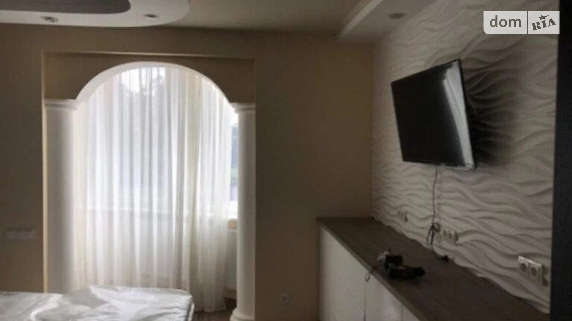 Продается 3-комнатная квартира 87 кв. м в Ивано-Франковске, ул. Галицкая, 120А