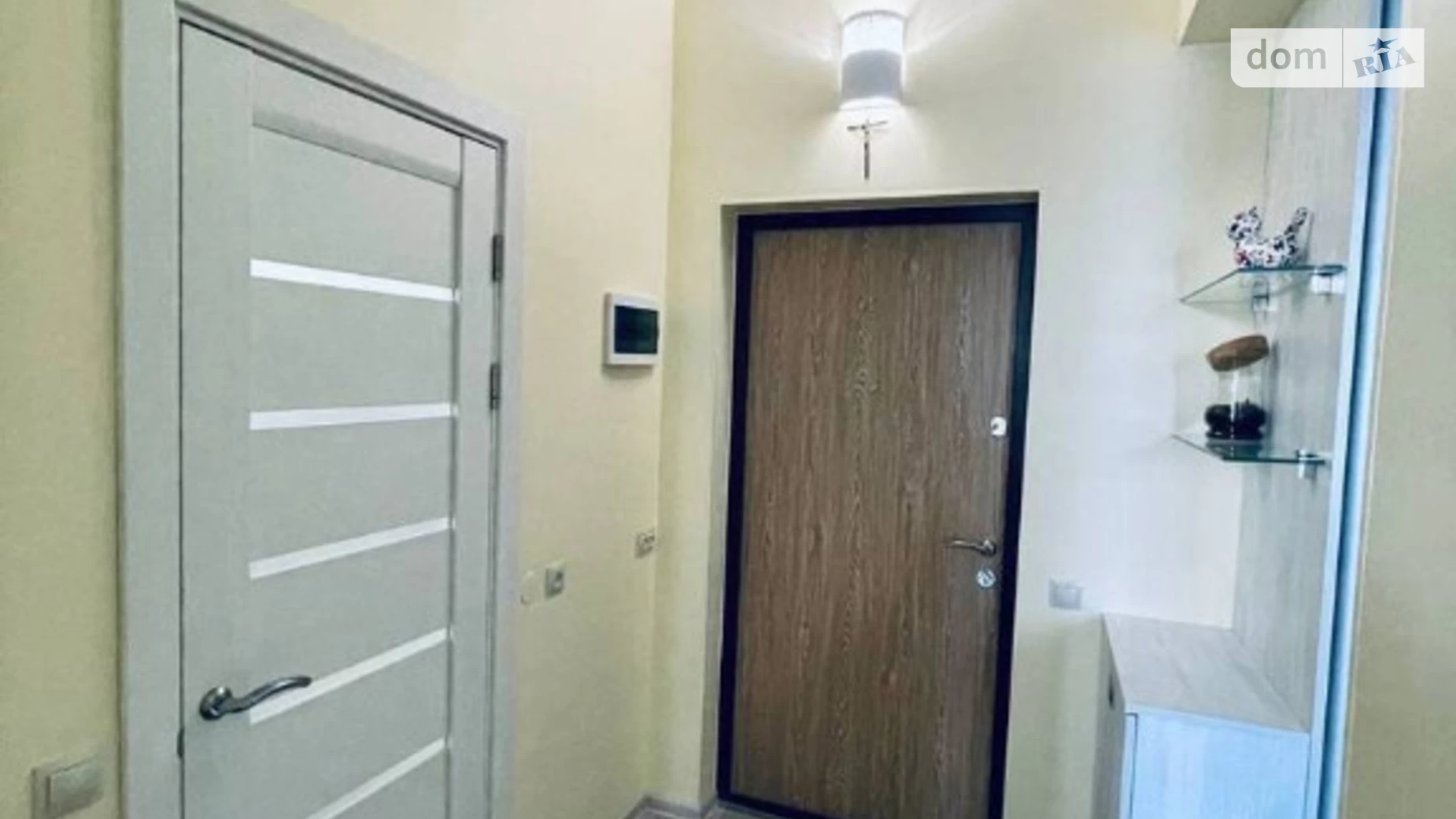 Продается 1-комнатная квартира 40 кв. м в Одессе, ул. Люстдорфская дорога