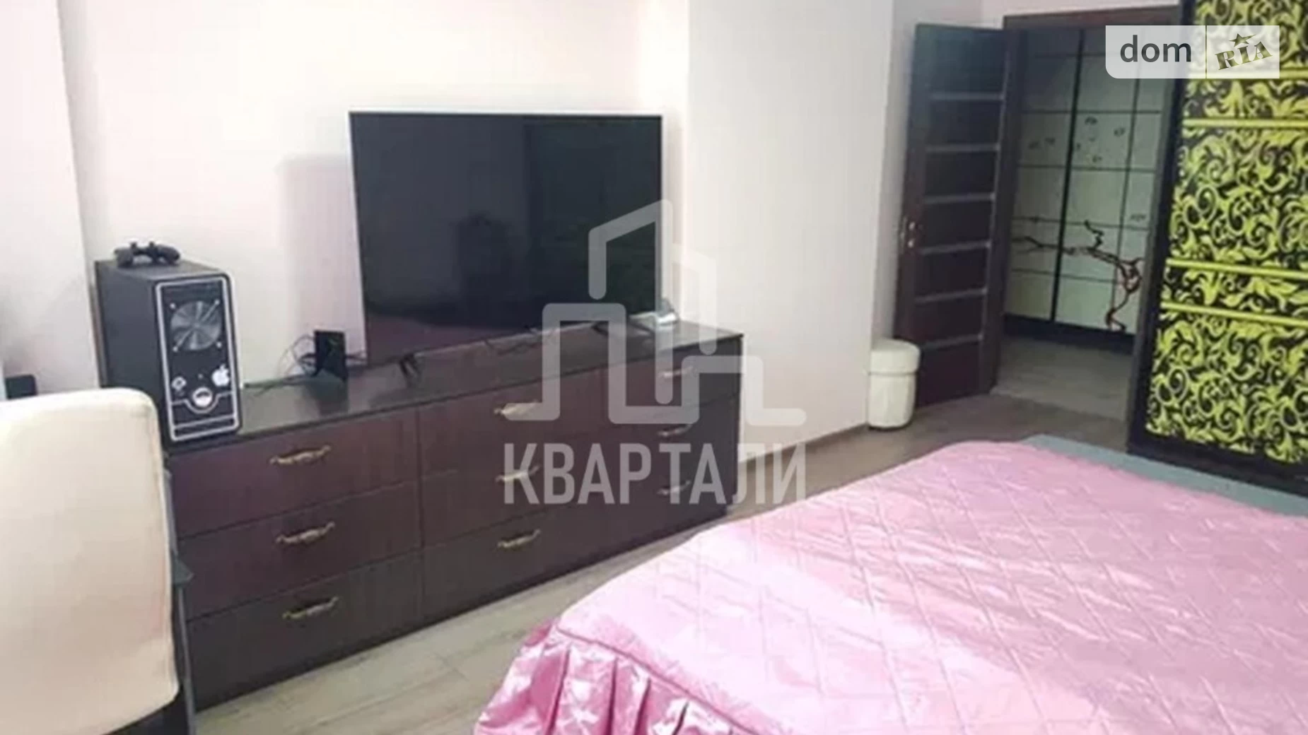 Продается 2-комнатная квартира 79 кв. м в Киеве, ул. Михаила Максимовича, 3Г