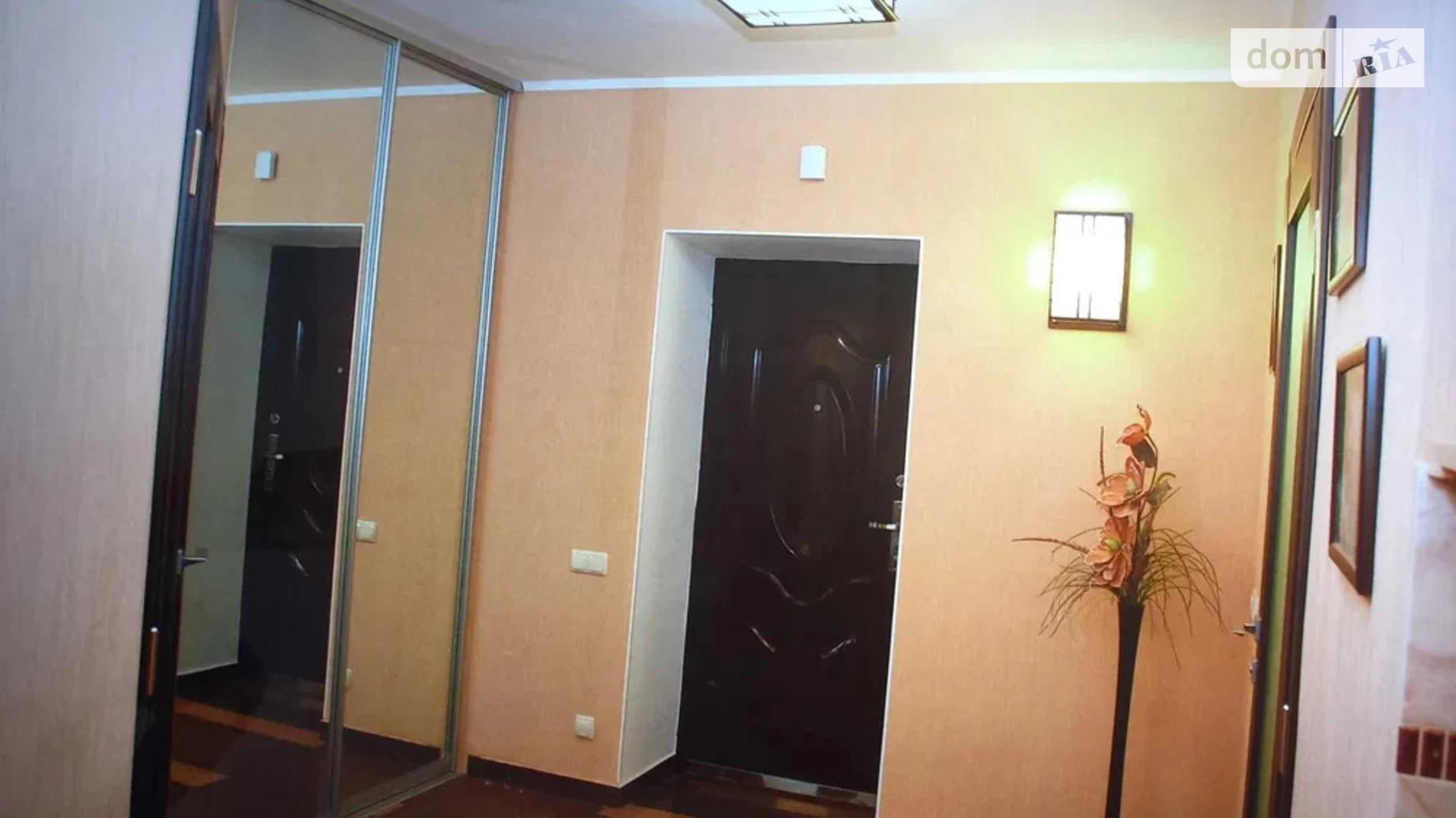Продається 1-кімнатна квартира 51 кв. м у Одесі, вул. Костанді