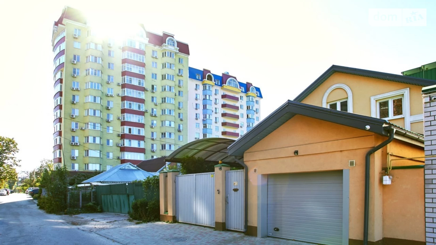 Продается дом на 2 этажа 210 кв. м с участком, цена: 190000 $ - фото 2