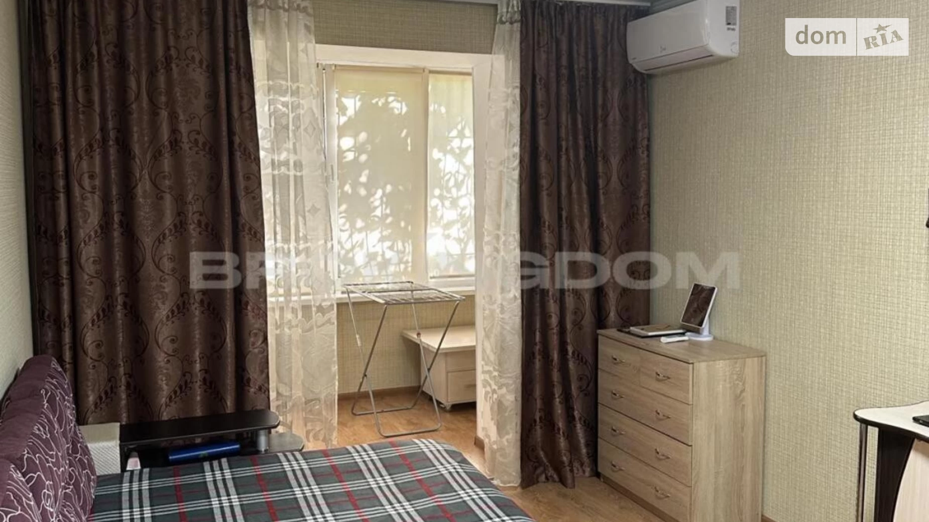 Продается 1-комнатная квартира 46 кв. м в Киеве, ул. Туровская, 24