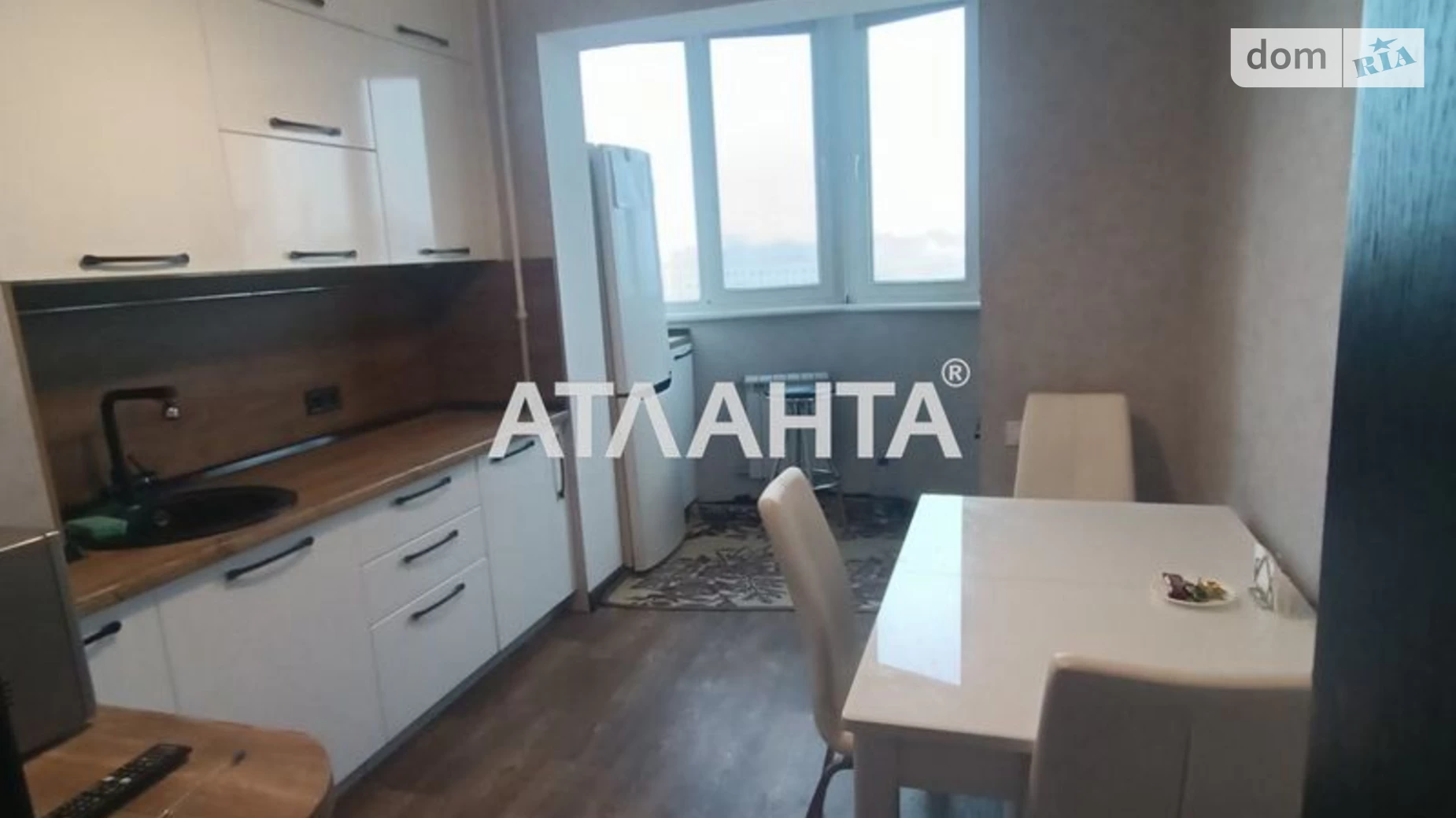 Продается 2-комнатная квартира 56 кв. м в Одессе, ул. Крымская