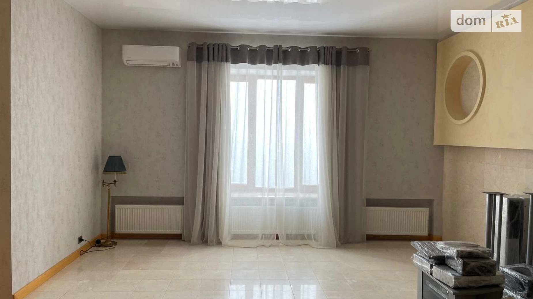 Продається 4-кімнатна квартира 220 кв. м у Одесі, вул. Чорноморська
